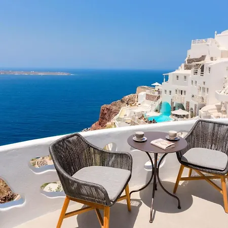 Angle Cavehouse Oia (Santorini)